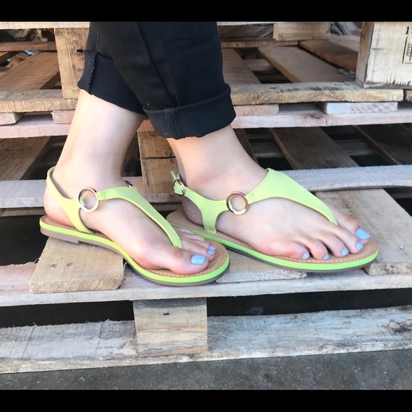 Neon yellow ring thong flat sandal - Picture 3 of 8